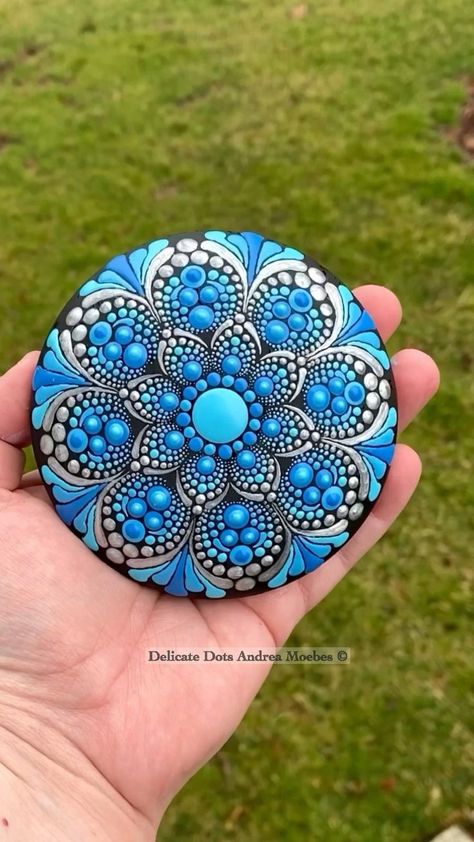 Mandela Rock Painting, Mandala Painted Rocks, Mandala Rock Art, Stone Art Painting, Mandala Art Therapy, Mandala Design Pattern, Mandala Art Lesson, Rock Painting Patterns, Mandala Rocks