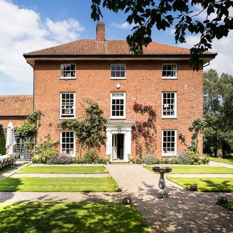 Take a tour around this Georgian retreat in Norfolk | Ideal Home Norfolk House, Stone Garden Paths, Georgian House, Georgian Architecture, Gravel Garden, Garden Images, Interesting Buildings, Beach House Style, Georgian Homes