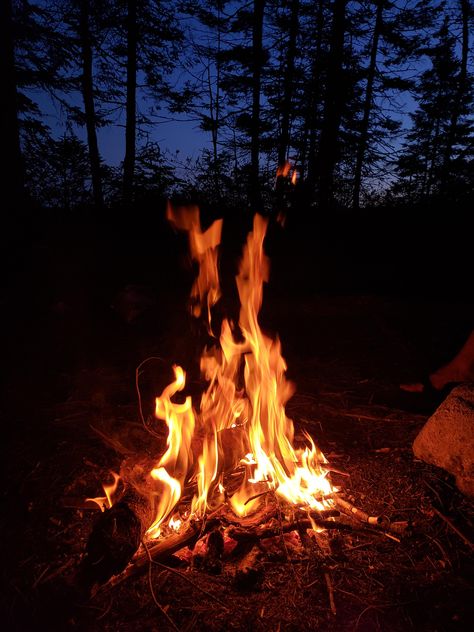 First trip of the season  Gorgeous fire for those cold Canadian nights. Missouri Camping, Camping Rules, Arizona Camping, Isle Royale National Park, John Muir Trail, Best Camping Gear, Pacific Crest Trail, Camping Locations, White Mountains