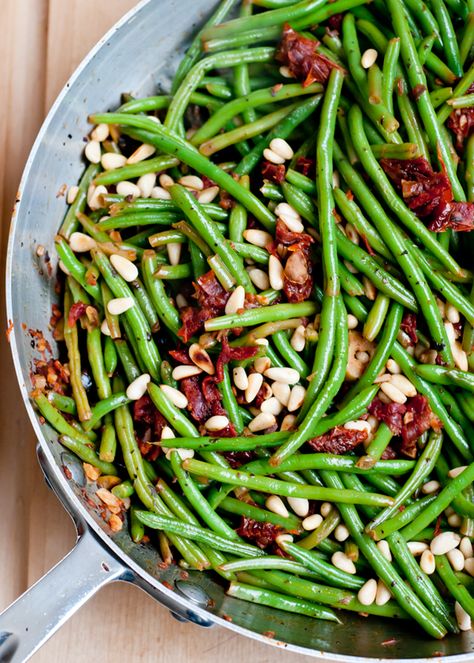 Sauteed Green Beans with Olives and Sun-Dried Tomatoes | www.cafejohnsonia.com Green Beans With Shallots, Sides Dishes, Sauteed Green Beans, Foodie Friday, Vegan Sides, Sun Dried Tomatoes, Side Recipes, Dried Tomatoes, Veggie Sides