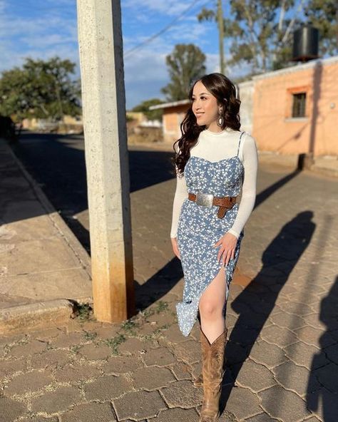 𝙲𝚒𝚝𝚕𝚊𝚕𝚒 🌻 on Instagram: "“Alma sonriente” Top @fashionnova Earrings @lavaqueritaguerita Dress @shein Boots @boot_barn_official" Jaripeo Fits, Cowgirl Dresses With Boots, Western Outfits Women Dresses, Shein Boots, Western Ootd, Botas Outfit, Vaquera Fits, Jaripeo Outfits, Takuachita Outfits