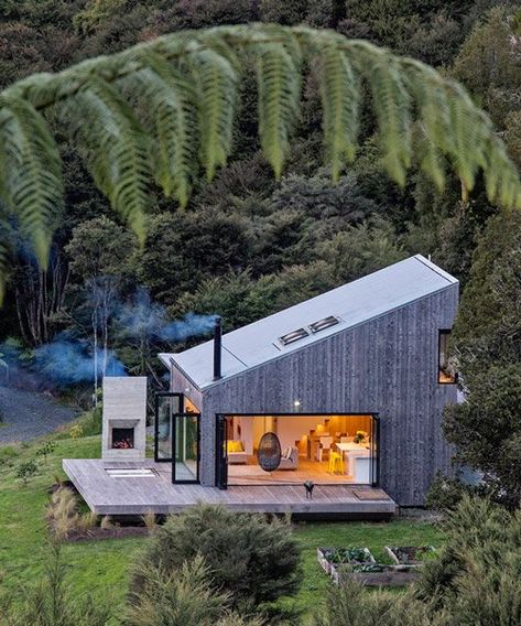 A Small House, Container House Design, Tiny House Cabin, Cabins And Cottages, Modern Cabin, Forest House, Hus Inspiration, Tiny House Living, घर की सजावट