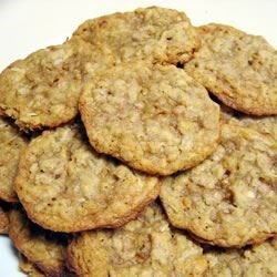 Oatmeal Toffee Cookies, Toffee Cookie Recipe, Soft Oatmeal Cookies, Toffee Cookies, Oatmeal Cookie Recipes, Raisin Cookies, Oatmeal Raisin, Köstliche Desserts, Oatmeal Recipes