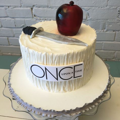 Once Upon A Time Cake Ideas, Ouat Merch, Once Upon A Time Cake, Once Upon A Time Funny, Once Up A Time, Cool Cake Designs, Recipe Vegetarian, Cake Easy, Outlaw Queen