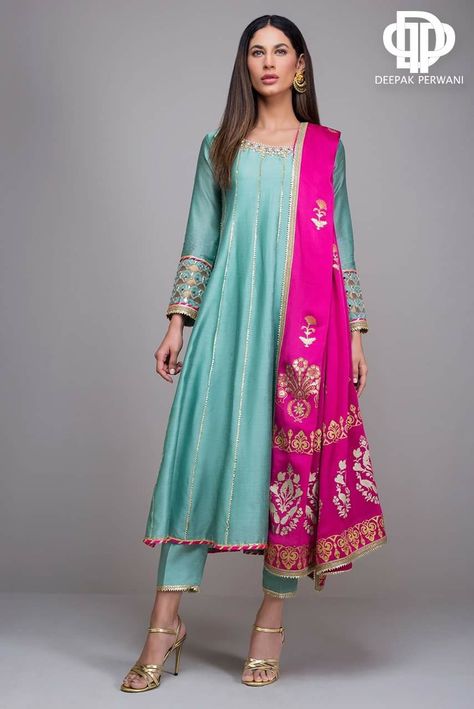 Gaun Design Dresses Indian, Gaun Design, Anarkali Dress Pattern, Gaun Fashion, Indian Party, Indian Party Wear, Casual Indian Fashion, Pakistani Dresses Casual, Salwar Kamiz