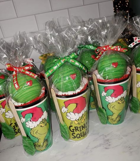 Grinch Christmas Eve Party, The Grinch Themed Birthday Party, Grinch Themed Treats, Grinch Friendsmas, Grinch Christmas Gift Ideas, Grinch Board, Grinch Christmas Basket Ideas, Grinch Treat Ideas, Whoville Birthday Party Ideas