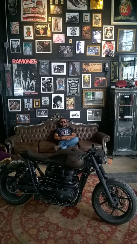 Haircut Selfie, Photo Hijab, Barber Shop Decor, Motorcycle Garage, Man Cave Home Bar, Cute Hairstyle, Triumph Bonneville, Hijab Girl, Man Cave Garage