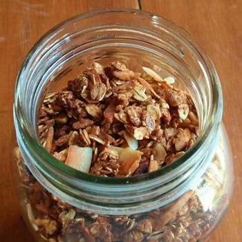 vata/ptitta pacifying and meets Dr. Emmon's suggestions. GRANOLA Date Granola, Coconut Almond Granola, Ayurveda Diet, Ayurveda Recipes, Ayurvedic Diet, Almond Granola, Ayurvedic Recipes, Coconut Almond, Granola Recipes