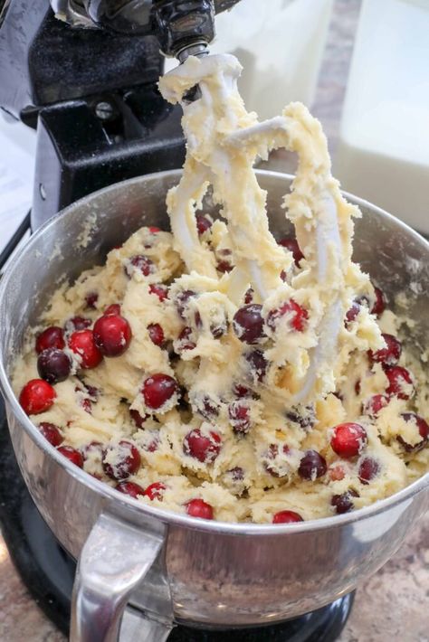 Cranberry Christmas Cake Cranberry Dump Cake, Cranberry Christmas Cake, Cranberry Cake, Cranberry Recipes, Christmas Dishes, Christmas Cooking, Holiday Cooking, Holiday Desserts, Holiday Baking