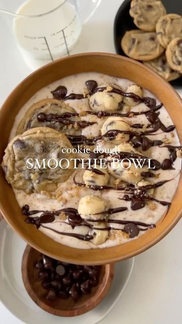 Hajar Larbah on Instagram: "Cookie Dough Smoothie Bowl 🍪 The texture was just like ice cream with specks of chocolate chips. The perfect breakfast when you have a sweet tooth. Only 5 ingredients with @vitalproteins Vanilla Collagen Peptides adding the most incredible flavor. #VitalPartner #WellnessIsVital #vegan #healthyrecipes #healthyfood #recipe #breakfast #vegetarian #food #foodie #yummy #mealprep #smoothie" Cookie Dough Smoothie Bowl, Cookie Dough Smoothie, Breakfast Vegetarian, Recipe Breakfast, Dessert Bowl, Smoothie Bowl Recipe, Cookies N Cream Cookies, Breakfast Cookies, Nice Cream