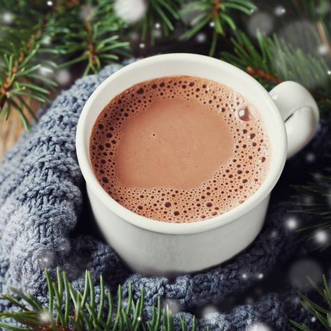 Hot Cacao Nutella Shake, Cacao Drink, Classic Hot Chocolate, Vegan Hot Chocolate, Hot Cocoa Recipe, Cup Of Hot Chocolate, Cocoa Tea, Cocoa Recipes, Peppermint Hot Chocolate