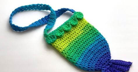 Free pattern for a crocheted mermaid tail purse, perfect place for little girls to keep all of their treasures. Crochet Mermaid Bag Free Pattern, Crocheted Mermaid, Mermaid Tail Pattern, Mermaid Crochet Pattern, Mermaid Crochet, Mermaid Purse, Mermaid Bag, Crochet Mermaid Tail, Quick Crochet Projects