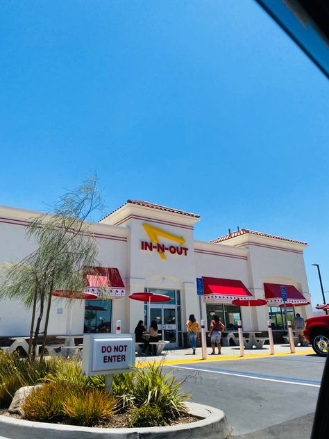 Innout Burger Aesthetic, American Lifestyle Aesthetic, Sacramento California Aesthetic, California House Aesthetic, Sacramento Aesthetic, Fastfood Aesthetic, In N Out Aesthetic, Summer In Usa, Innout Burger