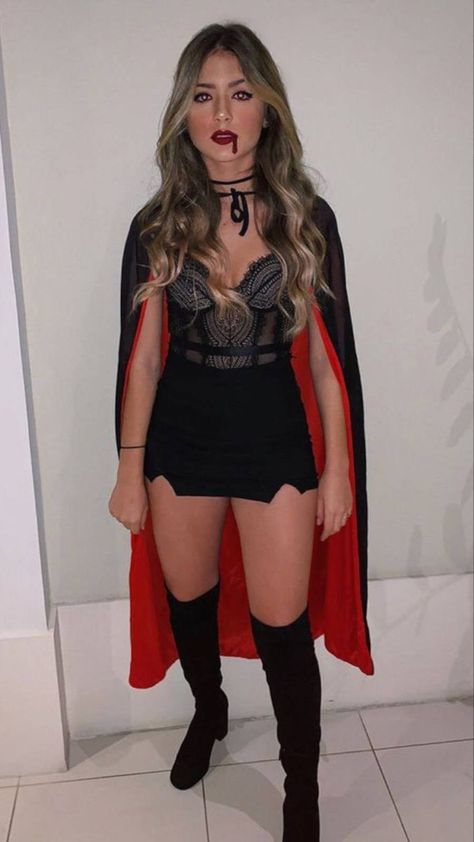 Vampire Costume Women, Vampire Halloween Costume, Hot Halloween Outfits, Halloween Coustumes, Couples Halloween Outfits, Cute Couple Halloween Costumes, Halloween Party Outfits, Halloween Tattoo, Trendy Halloween Costumes