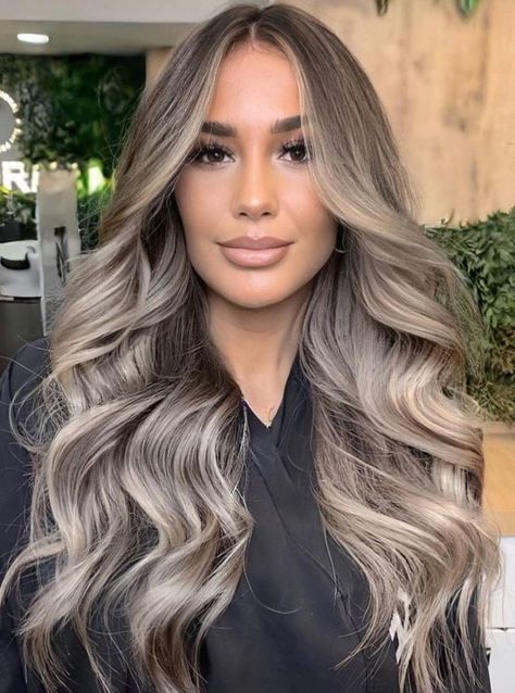 Champagne Blonde Hair Highlights, Mushroom Brown With Ash Blonde Highlights, Ash Blonde Balayage Curtain Bangs, Ashy Blonde And Brown Hair, Dark Root Ashy Blonde Balayage, Mushroom Brown And Blonde Hair, Blond Ash Balayage, Ashy Blonde Balayage On Brown Hair, Grayish Blonde Hair Ash Brown