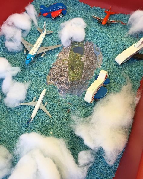 My children have been loving airplanes lately. I made this fun sensory bin with blue rice, clouds, and a birds eye view of NYC! #playmatters Airplane Tuff Tray, Airport Tuff Tray Ideas, Airport Sensory Bin, Airport Theme, Easter Sensory, Transportation Theme Preschool, Diy Sensory Board, Natural Learning, Blue Rice