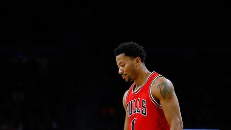 Derrick Rose Pfp, Derrick Rose Wallpapers, Nba Pfp, Joker Poster, Hoop Dreams, Basketball Photography, Derrick Rose, Rosé Aesthetic, Basketball Wallpaper