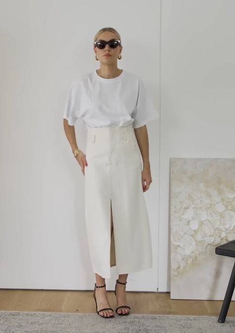 Buffet Outfit, Lydia Tomilson, Denim Midi Skirt Outfit, Lydia Tomlinson, Minimalism Clothes, Denim Skirt Trend, Minimal Dress, Midi Skirt Outfit, Classic Style Outfits