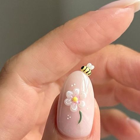 Brydie on Instagram: "It’s my birthday! 🐝🌷🦋🌼 I thought I’d post this cute 3D set I did a while ago 🐝🌼 I used the 3D gel Milk Jam by @yogo_korea 💛   I love how this turned out 🥹" Uñas Y2k, Korea Nail Art, Milk Jam, Bleached Eyebrows, Birthday Nail, Cheetah Print Nails, 3d Flower Nails, Queen Nails, Beauty Nails Design