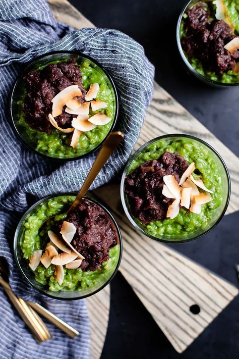 Coconut Matcha Rice Pudding with Date Adzuki Bean Paste {Vegan} Adzuki Bean Recipe, Matcha Red Bean, Red Bean Dessert, Matcha Desserts, Coconut Matcha, Matcha Chia Pudding, Matcha Pudding, Coconut Rice Pudding, Plant Based Recipe