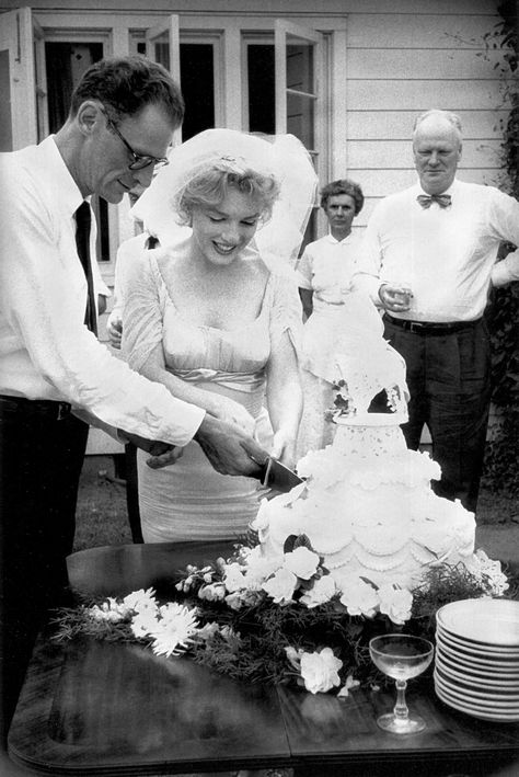 Marilyn Monroe Wedding, Arthur Miller, Milton Greene, Bridal Elegance, Marilyn Monroe Photos, Hollywood Icons, Norma Jean, Norma Jeane, Wedding Guide