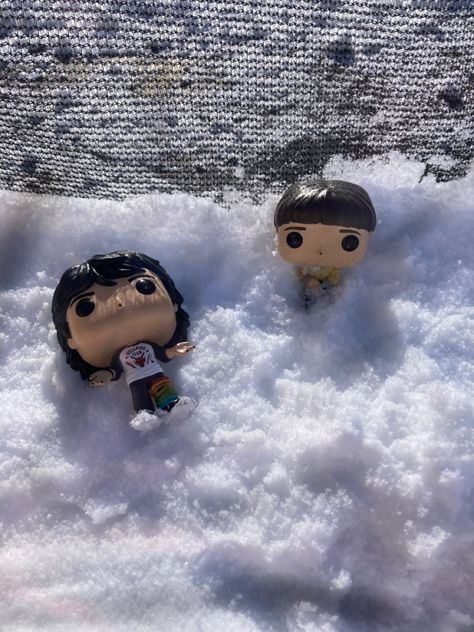 Will and mike in the snow Will Looking At Mike, Stranger Things Mike And Will, Mike Wheeler Funko Pop, Mike And Will, Mike Wheeler, Stranger Things Mike, Strange Things, Funko Pops, Season 4