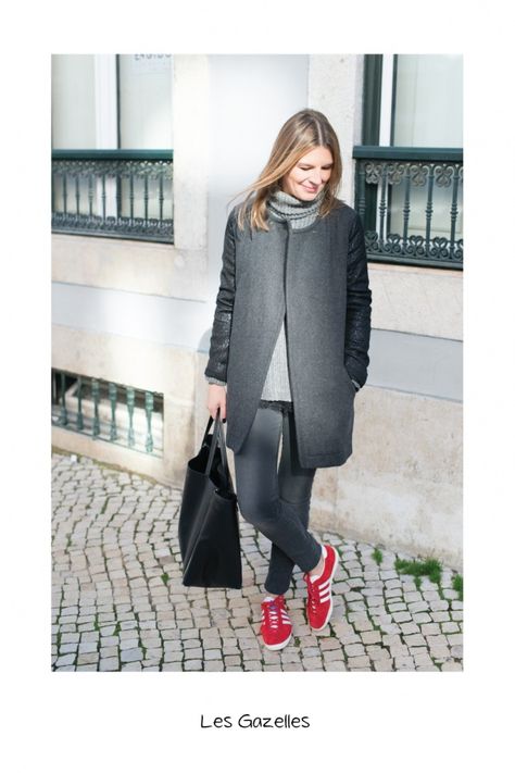 grey layers with red sneakers Outfits With Red Shoes Sneakers, Red Sneaker Outfit, Red Sneakers Outfit Women, Snickers Outfit, Burgundy Sneakers Outfit, Red Sneakers Outfit, Outfit Tenis, Dresses With Tennis Shoes, Adidas Gazelle Outfit