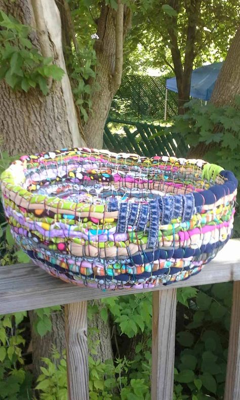 Rag Yarn, Fabric Pot, Basket Art, Fabric Bowl, Coiled Fabric Basket, Recycled Art Projects, Coiled Baskets, Clothes Hamper, Fabric Bowls