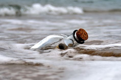 Navi A Vela, Yennefer Of Vengerberg, Mermaid Aesthetic, Pirate Life, Message In A Bottle, Story Inspiration, In The Ocean, Pirates Of The Caribbean, Sirens