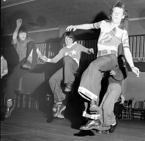 Northern soul dancers, mid-1970s Youth Subcultures, Swinging Sixties, Shall We Dance, Northern Soul, Youth Culture, Soul Music, Post Punk, Cool Stuff, Cultura Pop