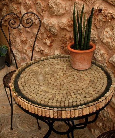 Glass Upcycling, Cork Furniture, Wine Cork Table, Wine Cork Diy Projects, Cork Table, Cork Diy Projects, Wine Cork Christmas Tree, Cork Christmas, Diy Cork