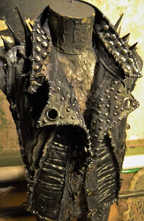 Apocalyptic Wasteland, Post Apocalyptic Clothing, Apocalypse Fashion, Metal Costume, Post Apocalyptic Costume, Apocalyptic Clothing, Costume Carnaval, Post Apocalyptic Fashion, Apocalyptic Fashion