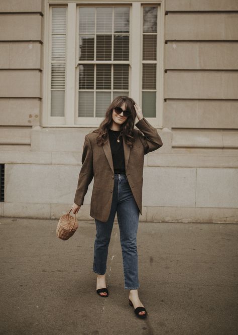 How to Wear an Oversized Blazer Oversize Blazer Outfit, Oversized Jacket Outfit, Brown Blazer Outfit, Oversized Blazer Outfit, Blazer Outfits For Women, Herringbone Blazer, Navy Outfit, Blazer Outfit, Fashion Attire