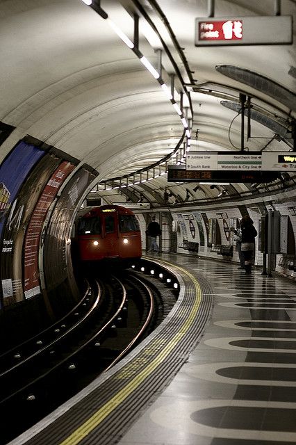 The Tube, London The Tube London, Tube London, London Tube, London Baby, Subway Station, Subway Train, U Bahn, Voyage Europe, England And Scotland