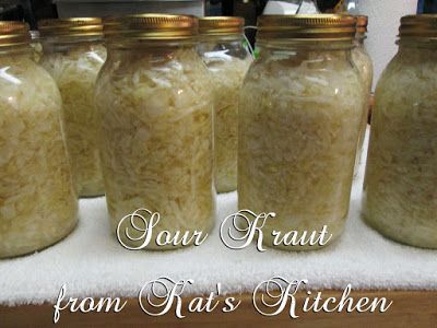 Canning Kraut In Jars, Canning Sauerkraut, Food Prepping, Canning Salt, Freezing Food, Homemade Sauerkraut, Home Canning Recipes, Canning Food, Pickling Salt