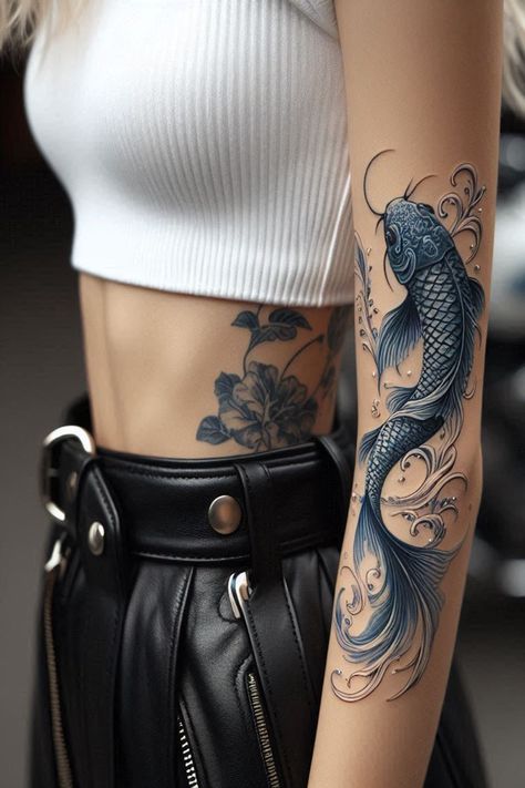 Koi fish symbolizes bravery and success. The tattoo on the arm implies constant struggle and pursuit of excellence, inspiring people to overcome challenges in life.#Koi fish #tattoo idear Japanese Koi Carp Tattoo, Gold Koi Fish Tattoo, Koi Fish Tattoo Black Women, Koi Fish Tattoo Back, Black Koi Fish Tattoo, Koi Fish Tattoo Black, Fish Tattoo Black, Coi Fish Tattoo, Tattoo Black Women