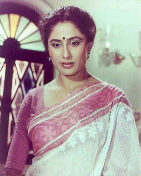 Smitha Patil, Smita Patil, 90s Actresses, Retro Bollywood, Actress Without Makeup, Indian Cinema, Indian Bridal Fashion, Vintage Bollywood, Indian Bollywood