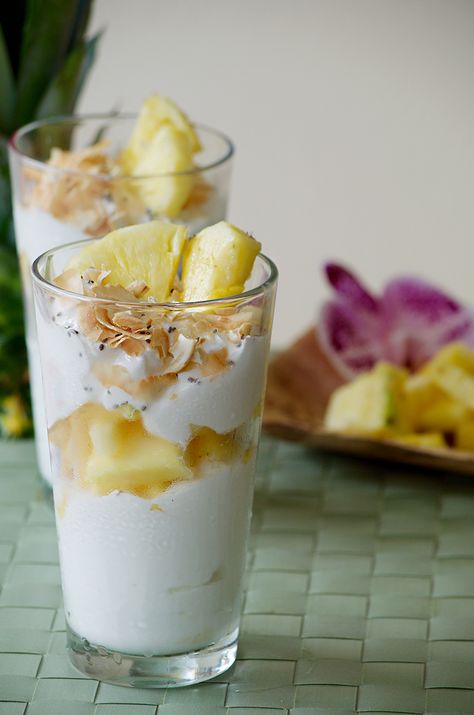 Hawaiian Pineapple Coconut Parfait Pineapple Yogurt Parfait, Healthy Parfaits, Yoghurt Toppings, Coconut Parfait, Homemade Parfait, Greek Yogurt Parfait, Yogurt Parfaits, Yogurt Parfait, Pineapple Coconut