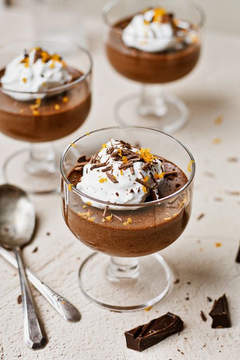 Orange Chocolate Mousse - UncomplicatedChef Chocolate Orange Desserts, Orange Chocolate Mousse, Chocolate Mousse Cups, Lemon Banana, Orange Mousse, Orange Dessert, Chocolate Garnishes, Chocolate Whipped Cream, Orange Chocolate