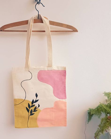 Diy Bag Design Ideas, Cute Diy Tote Bag Designs, Tote Bag Design Ideas Paint, Canvas Tote Bag Painting Ideas Easy, Canvas Bag Painting Ideas Diy, Tote Bag Inspo Painting, Tote Bag Painting Ideas Flowers, Cute Tote Bag Painting Ideas, Drawing On Bags Ideas