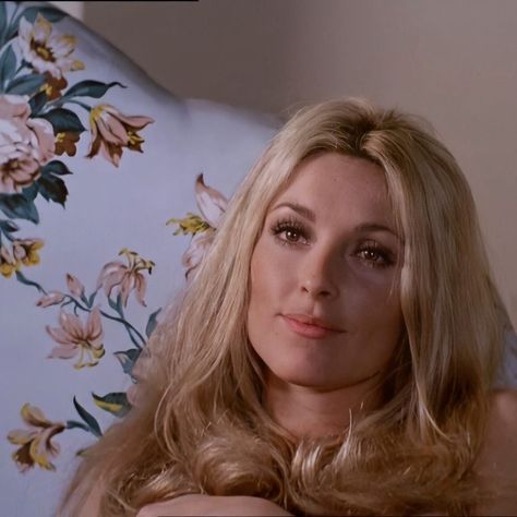 SHARON TATE ✨ on Instagram: “Sharon Tate as Pat in The Thirteen Chairs (12+1) which was filmed in Italy from Feb - May of 1969. This was Sharon’s final film and…” 60s Makeup, Sharon Tate, Valley Of The Dolls, 60s Fashion, Feminine Energy, Vintage Beauty, Old Hollywood, A Flower, Lana Del Rey