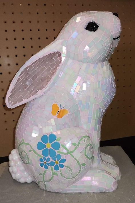 Mosaic Rabbit, Rabbit Yard, Mosaic Animals, Mosaic Birds, Mosaic Art Projects, Broken China, Mosaic Ideas, Mosaic Projects, Stained Glass Mosaic