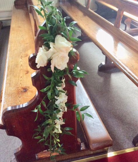 Quinceanera Church Decorations, Church Wedding Flowers Altar, Church Pew Flowers, Church Wedding Decorations Aisle, Church Pew Decorations, Small Church Weddings, Pew Flowers, Wedding Church Decor, Pew Decorations