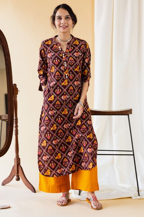 Patola Kurta Designs Women, Patola Dress Designs Kurti, Patola Print Kurti Design, Patola Kurti Designs Latest, Patola Print Kurti, Kurta Pattern, Mirror Work Dress, Printed Kurti Designs, Trendy Kurti