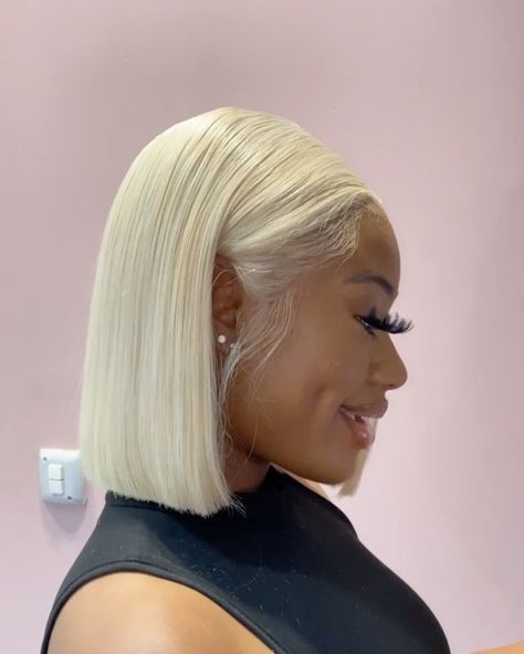 Blonde Bob On Dark Skin Women, Middle Part Blonde Bob, Hai Color, Female Flicks, 613 Blonde Bob, Frontal Bob Wig, Wigs Ideas, Affordable Lace Front Wigs, Long Bob Blonde