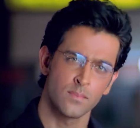 Kaho naa pyaar hai Hrithik Roshan Kaho Naa Pyaar Hai, 90s Tv Shows, 90s Tv, Photoshoot Pose, Hrithik Roshan, Bollywood Actors, Best Actor, Photoshoot Poses, Hair Goals