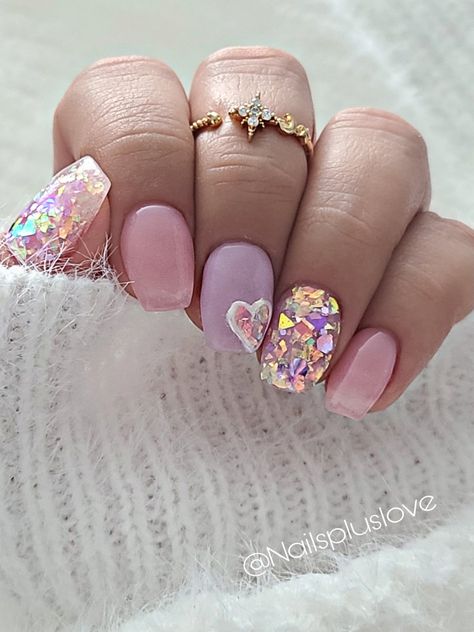 Pink And Purple Heart Nails, Mylar Flake Nails, Confetti Nails Acrylic, Glitter Nails Valentines Day, Nails With Flakes, Fun Gel Nails Ideas, Nails 2023 Valentines, Heart Glitter Nails, Purple Heart Nails