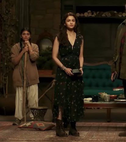 Alia Bhatt In Bhramastra Outfits, Alia Bhatt Bhramastra Outfits, Alia Bhatt In Brahmastra Outfit, Bhramastra Alia Bhatt Outfits, Alya Bhatt, Movie Fashion Outfits, Divya Drishti, Bollywood Theme, Angled Bob Hairstyles