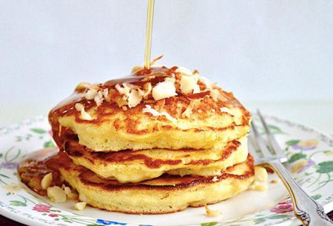 Hawaiian Pancakes, Pineapple Pancakes, Macadamia Nut Pancakes, Hawaiian Breakfast, Fluffy Cinnamon Rolls, Coconut Pancakes, Pancake Recipes, Perfect Pancakes, Pineapple Coconut