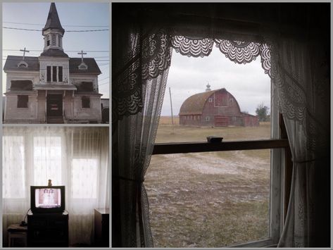 90s Southern Fashion, Mid Western Gothic, Southern Gothic Farmhouse, Midwest Gothic Outfit, Southern Vintage Aesthetic, Southern Gothic Bathroom, Western Coquette Aesthetic, Dark Coquette House, Gothic Southern Aesthetic